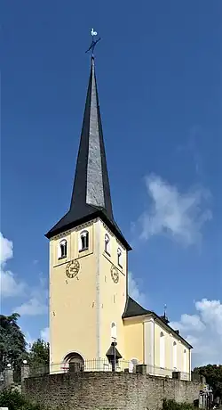 St. Servatius, romanischer Turm und Detail vom Westportal