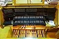 Spieltisch der Orgel