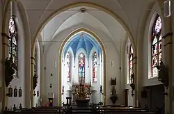 Innenraum mit Blick auf den Hochaltar