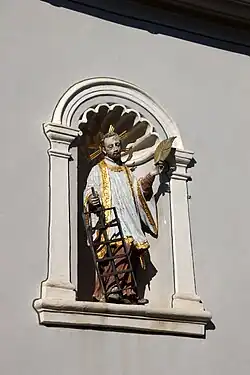 Skulptur an der Außenfassade