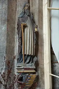 Statue mit Stifterwappen, Sebalduskirche