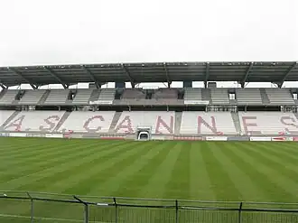 Die Osttribüne des Stade Pierre de Coubertin (Oktober 2019)