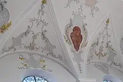 Stichkappen mit Stuckdekor