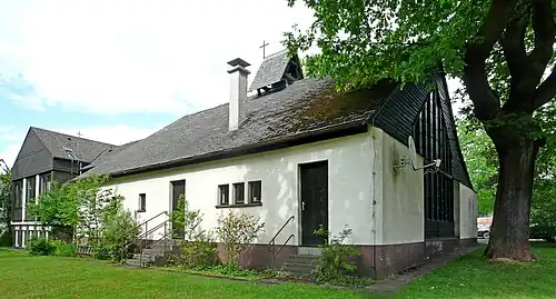 Evangelisches Gemeindehaus mit der „Notkirche“ von 1952