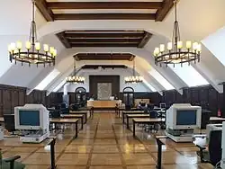 Der dortige Lesesaal in der vierten Etage (2016)