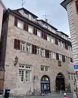 Vorderansicht der Stadtbücherei in der Heugasse