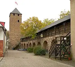 Stadtmauer mit Wehrgang