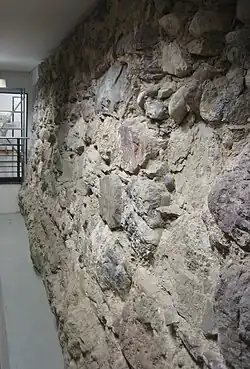 Reste der alten Stadtmauer am Hirschengraben, heute im Keller der Zentralbibliothek Zürich