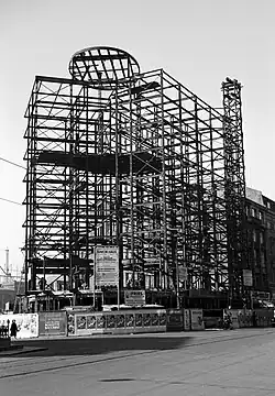 Das Junior-Haus während des Baus und Ansicht von 1952