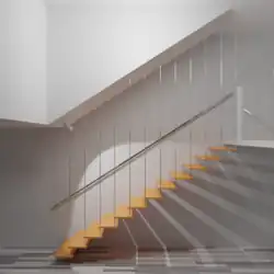 Deckennahe Lichtquelle, beim unteren Treppen­absatz installiert (un­zweck­mäßig, weil Tritt- und Setzstufe gleicher­maßen beleuchtet werden)