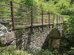Schützenswerte Steinbogenbrücke von 1811 bei Hinderfieli