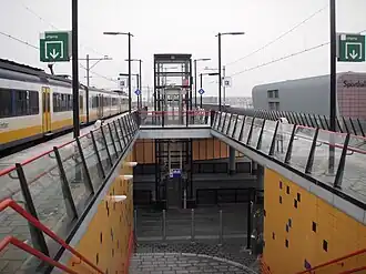 Blick auf die Bahnsteige (2010)