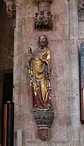Evangelistenfigur mit Kreß-Wappen in der Sebalduskirche (Nürnberg)
