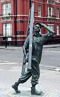 Statue eines Fensterputzers in der Chapel Street in London