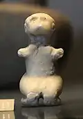 Beterfigur, in Uruk zwischen 3500 und 3100 v.&nbsp;Chr. hergestellt und in Susa gefunden (Louvre, SB 3034)[13]