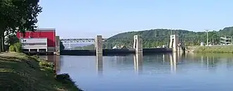 Staustufe Wallstadt mit Schleuse und Kraftwerk