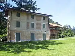 Erhaltenes Stationsgebäude Affi