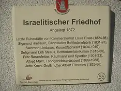 Hinweistafel am Israelitischen Friedhof.