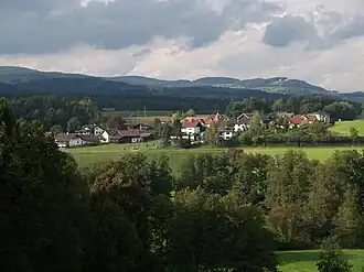 Hügelkette westlich der Kinsach mit Pilgramsberg (rechts)