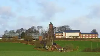 Internationale Bildungsstätte Jugendhof Scheersberg sowie Bismarckturm; ehemals Ortsteil von Quern, inzwischen von Steinbergkirche