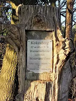Wasserscheide zwischen Weser und Ems. Hinweisschild am Rastplatz Kokenberg in Haskamp
