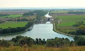 Beginn des Stichkanals als Abzweig vom Mittellandkanal bei Sehnde mit Schleuse Bolzum
