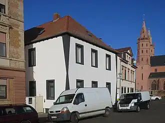 Dasselbe Gebäude nach der Renovierung 2024