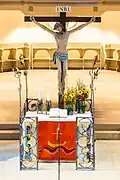 Altarkreuz und -gitter