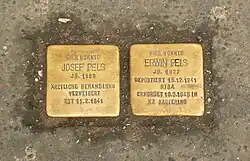 Stolpersteine zum Gedenken an jüdische Bewohner, hier am Goetheplatz