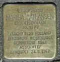 Martha Nathansen vor der Hudtwalckerstraße 23