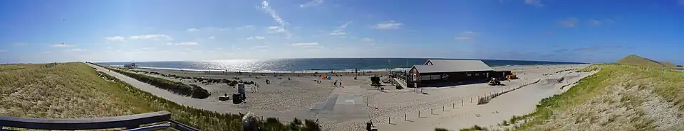 Panorama neuer Strand Petten mit Strandpavillon