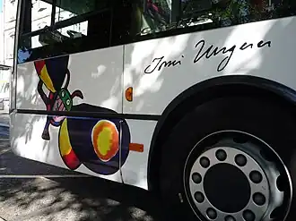Die Compagnie des Transports Strasbourgeois (CTS) präsentierte Ungerers Zeichnungen auf ihren Bussen[106] in Straßburgs Tomi-Ungerer-Jahr 2011.[73]