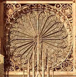 Außenansicht der Fensterrose