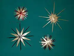 Mit verschiedenen Farben, Längen und Breiten der Halme kann man Strohsterne individuell gestalten.