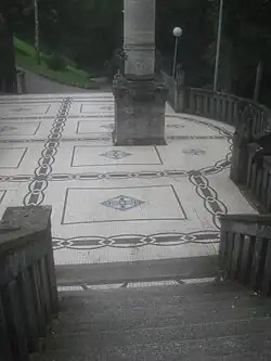 Mosaik um die Frühlingssäule.