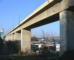 Sicht vom Fuß der neuen Brücke