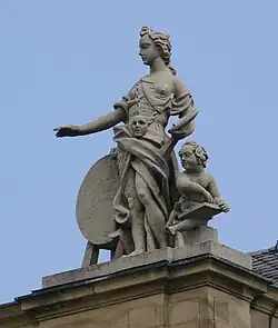 59. Malerei – Putto, Staffelei, Kette mit Maske, Skizzenbuch.