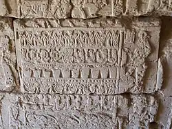 Ornament-Platte bei der Pyramide N12 (2005)