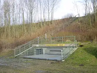 Staudamm mit Durchlassbauwerk