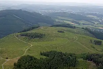 Freifläche auf dem Gipfel des Berges Großes Sonnenstück