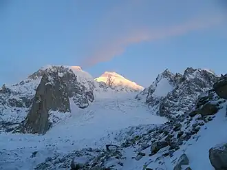 Blick vom Bilafond-Gletscher unterhalb des Bilafond La Richtung Nordwest; im Hintergrund der Saltoro Kangri.