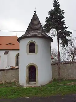 Turmartiger Kapellenbau