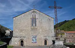 Westfassade der Kirche