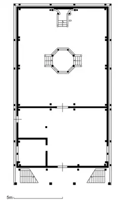 Rekonstruierter Grundriss der hölzernen Synagoge in Pilica, im Zentrum des oberen Raumes unterhalb des Toraschreins befindet sich die Bima