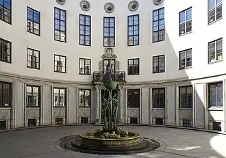 Innenhof mit Milles Diana-Brunnen