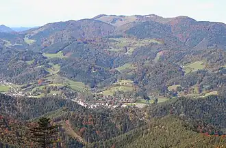 Türnitz und Eisenstein von Südosten (Anstieg zum Türnitzer Höger), annotiert