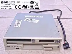 3½″-Diskettenlaufwerk mit integrierten Kartenleser und USB-Anschluss von TEAC (Einbauversion)