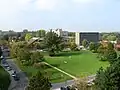 Teilansicht des Landschaftsparks mit Gebäuden der Technischen Universität auf dem Campus Lichtwiese (2007)