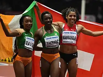 Murielle Ahouré-Demps (Mitte) bei den Hallenweltmeisterschaften 2018 in Birmingham