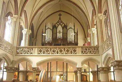 Blick zur Orgel